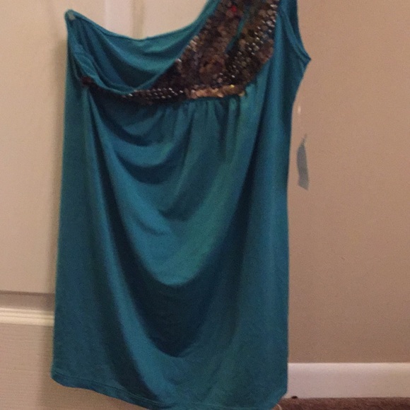 Top - Picture 2 of 2